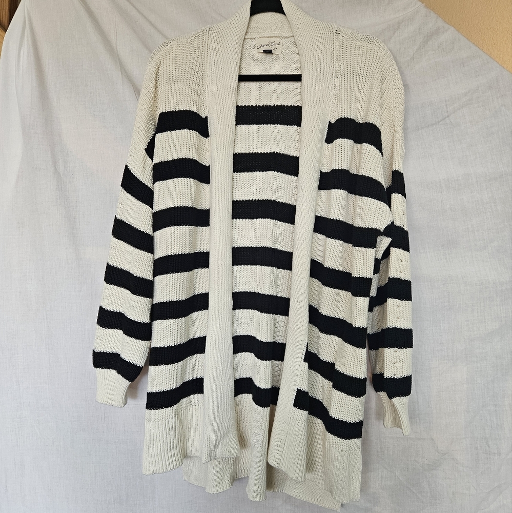 Large Universal Thread Striped Black and White Women's Sweater With Pockets